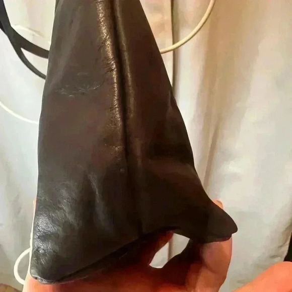 Classic Black Leather Shoulder Bag - Picture 6 of 13